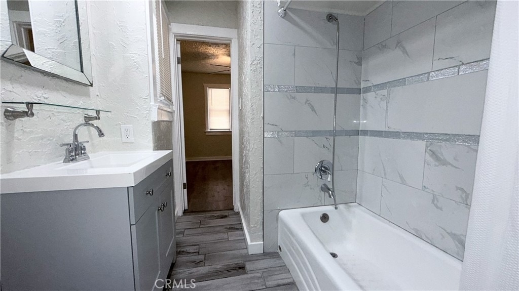 5031 Bakman Avenue - Photo 6