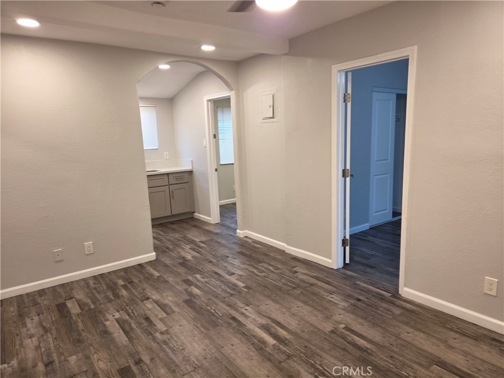 1923 E 6th Street - Photo 6