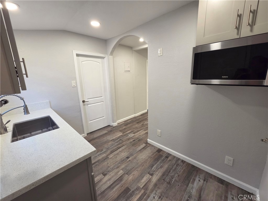 1923 E 6th Street - Photo 5