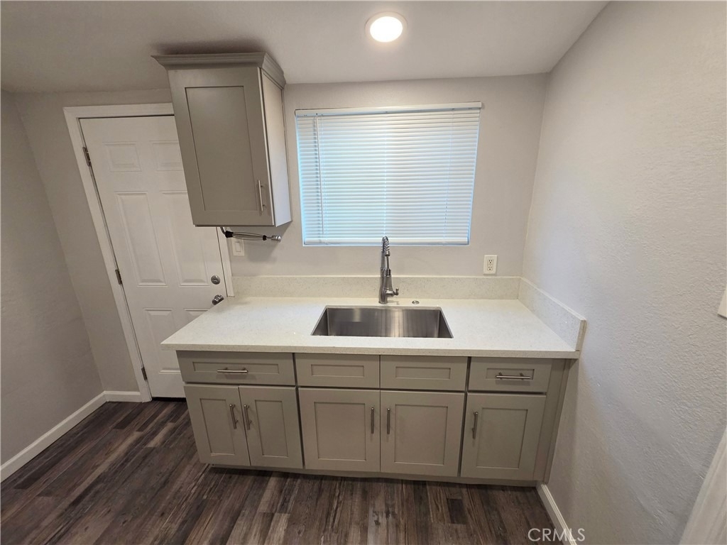 1923 E 6th Street - Photo 4