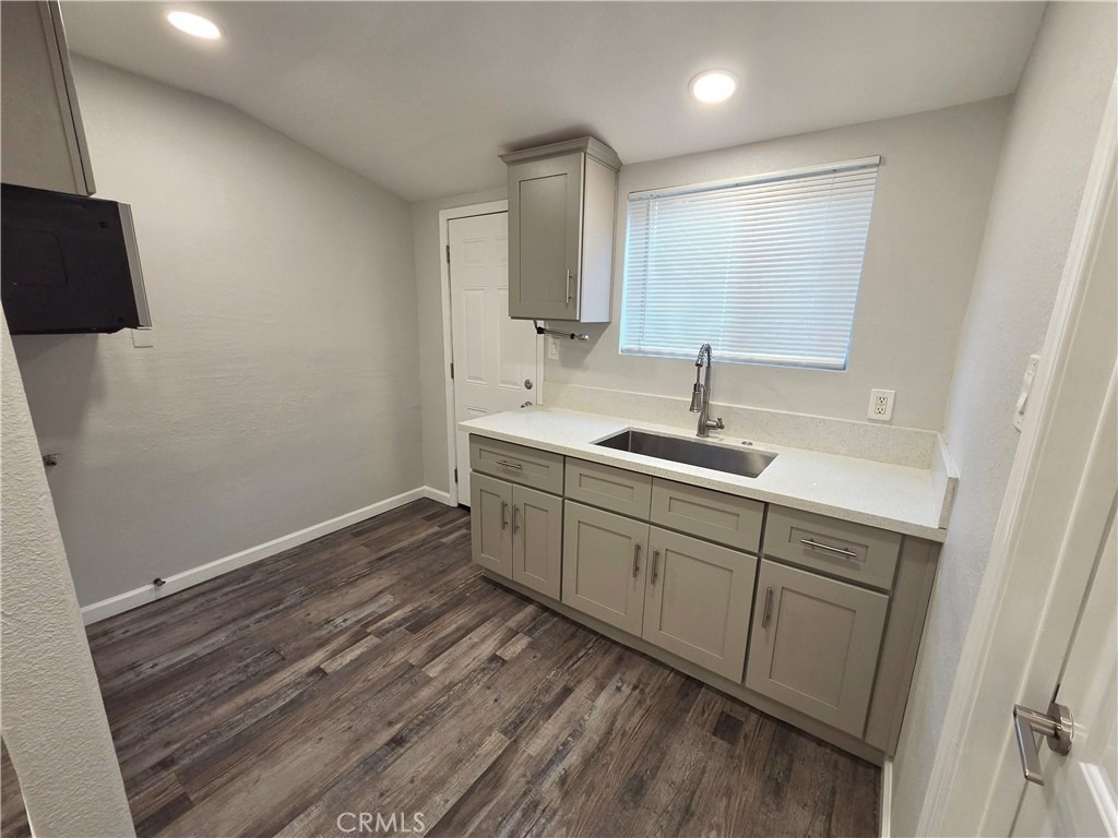1923 E 6th Street - Photo 3