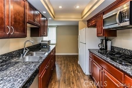 1133 Rosecrans - Photo 2