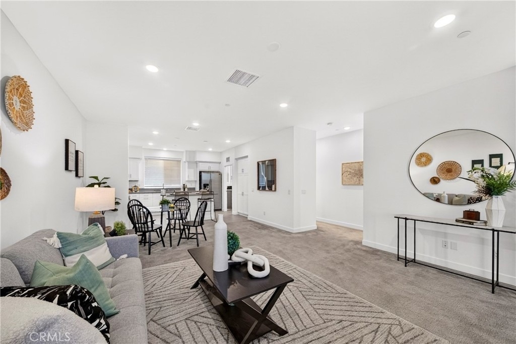 249 N. Magnolia Ave. - Photo 1