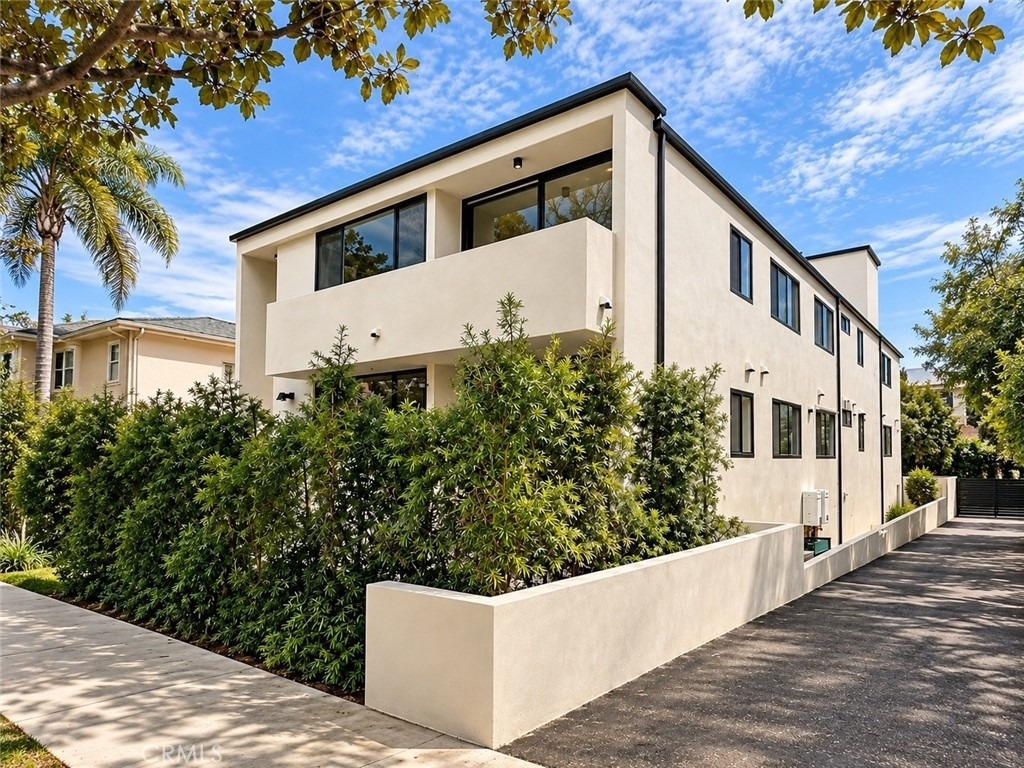 1540 S Beverly Drive - Photo 0