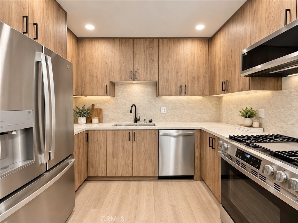1540 S Beverly Drive - Photo 3