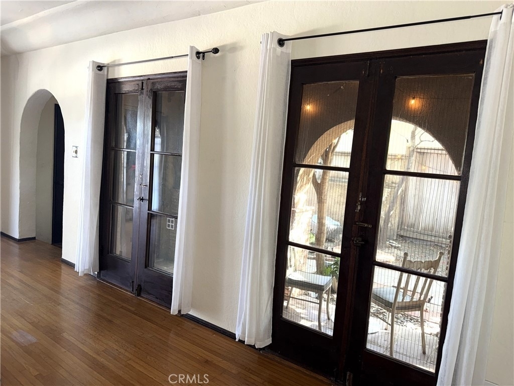 517 Roswell Avenue - Photo 2