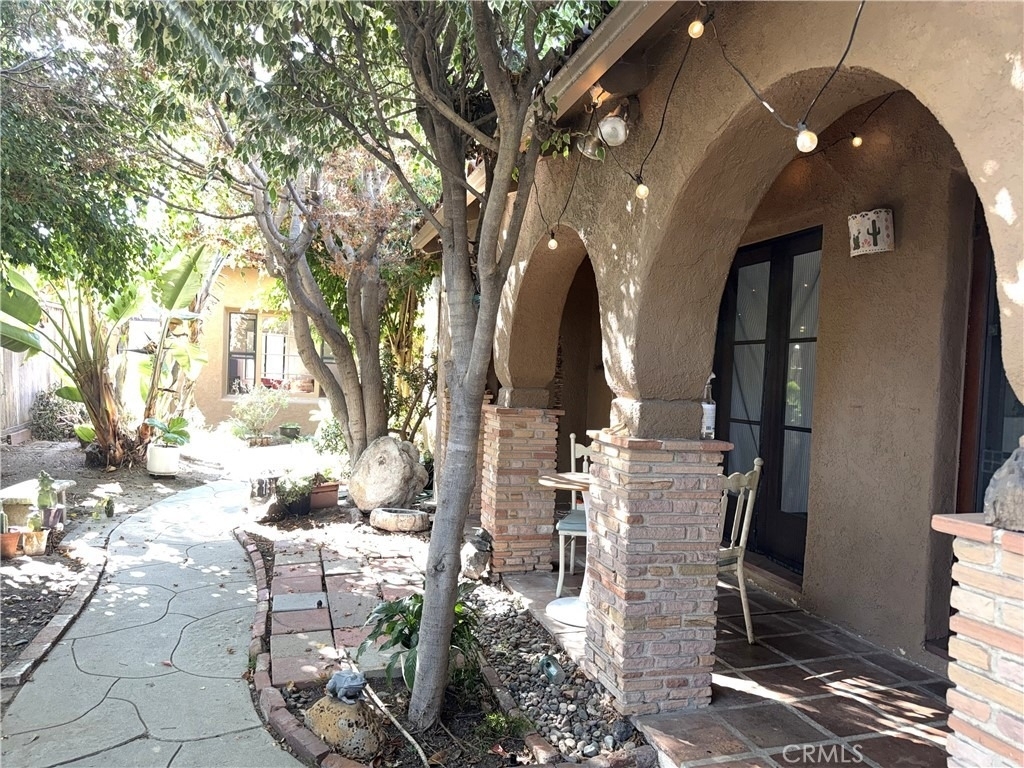 517 Roswell Avenue - Photo 1