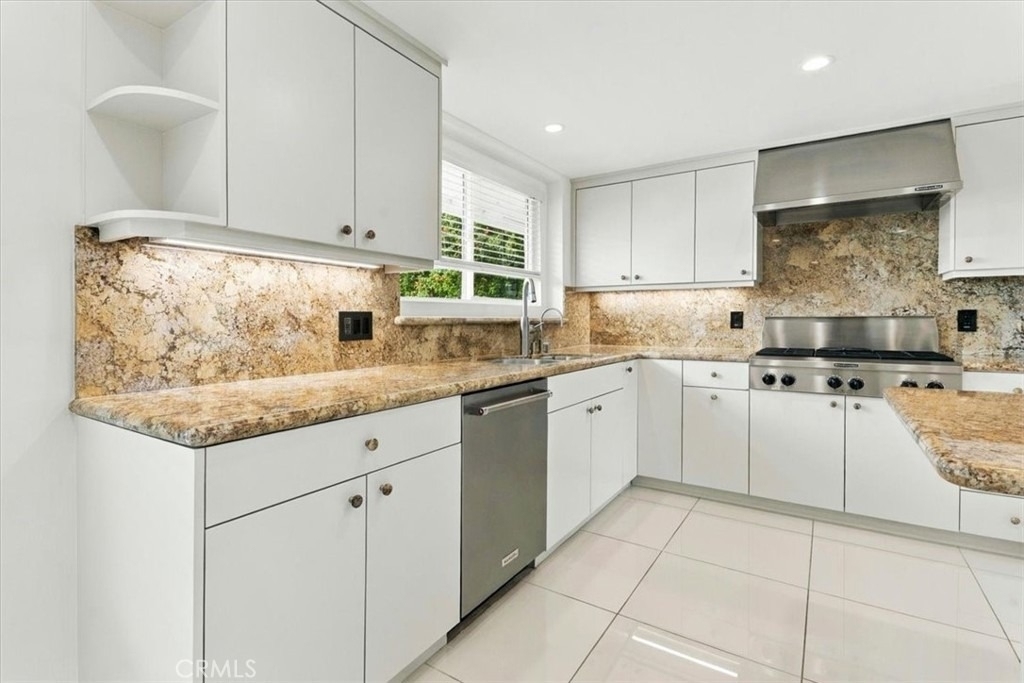 29438 Whitley Collins Dr. - Photo 9