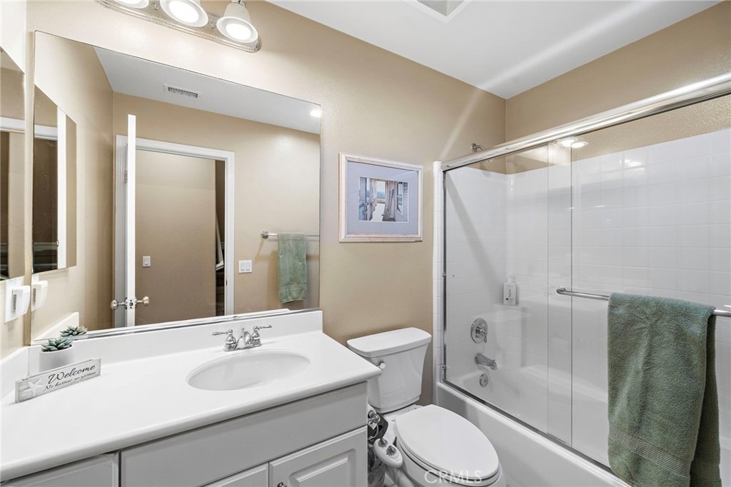 221 Landmark - Photo 17