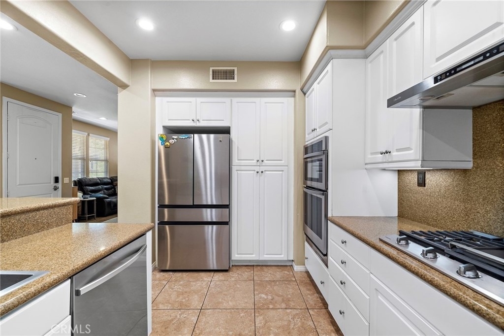 221 Landmark - Photo 15