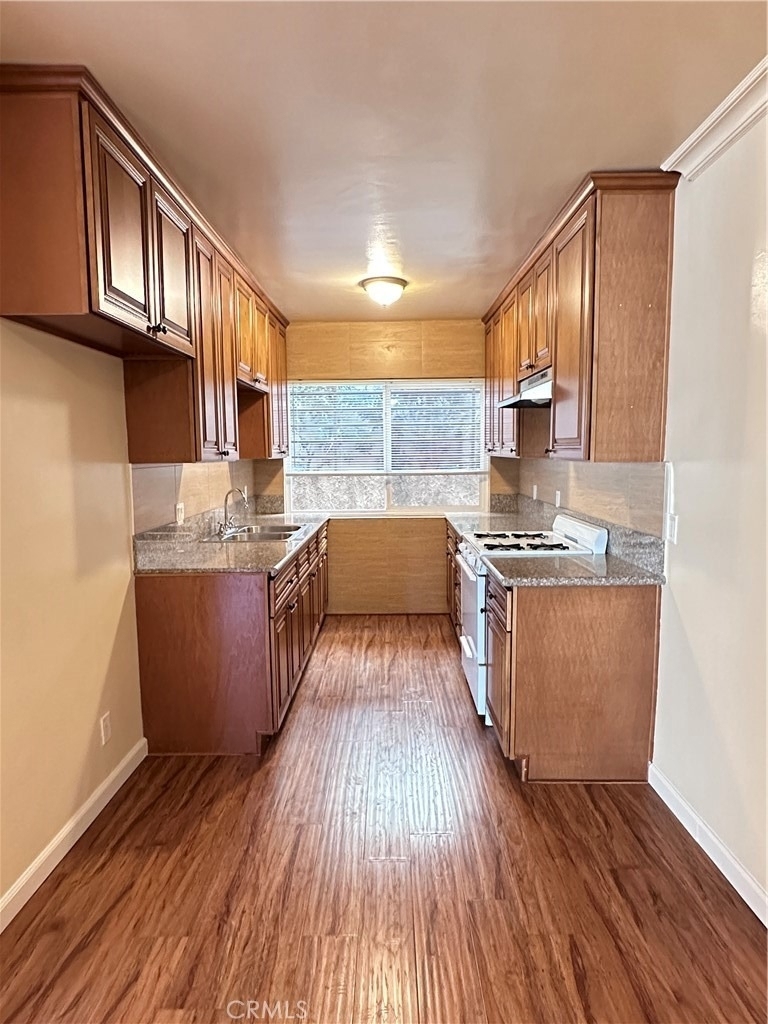 918 E Acacia - Photo 2