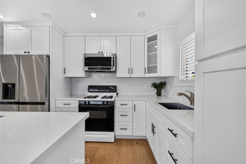 7502 Farmdale Avenue - Photo 9