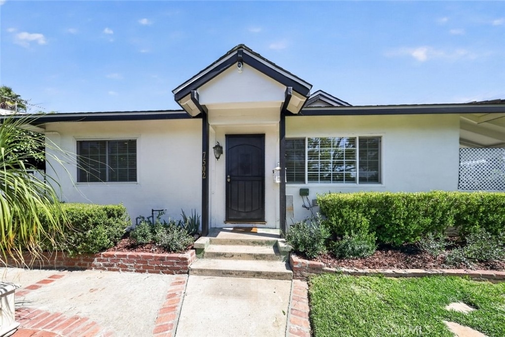 7502 Farmdale Avenue - Photo 2