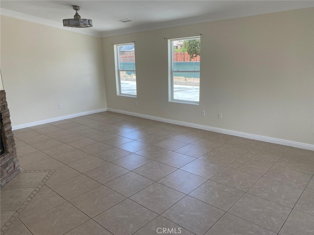 15921 Pine St. - Photo 6