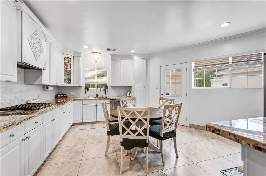 4919 Newcastle Avenue - Photo 7