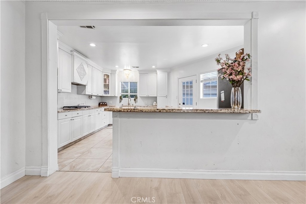 4919 Newcastle Avenue - Photo 5