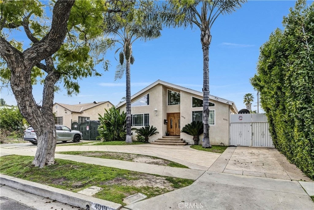 4919 Newcastle Avenue - Photo 1