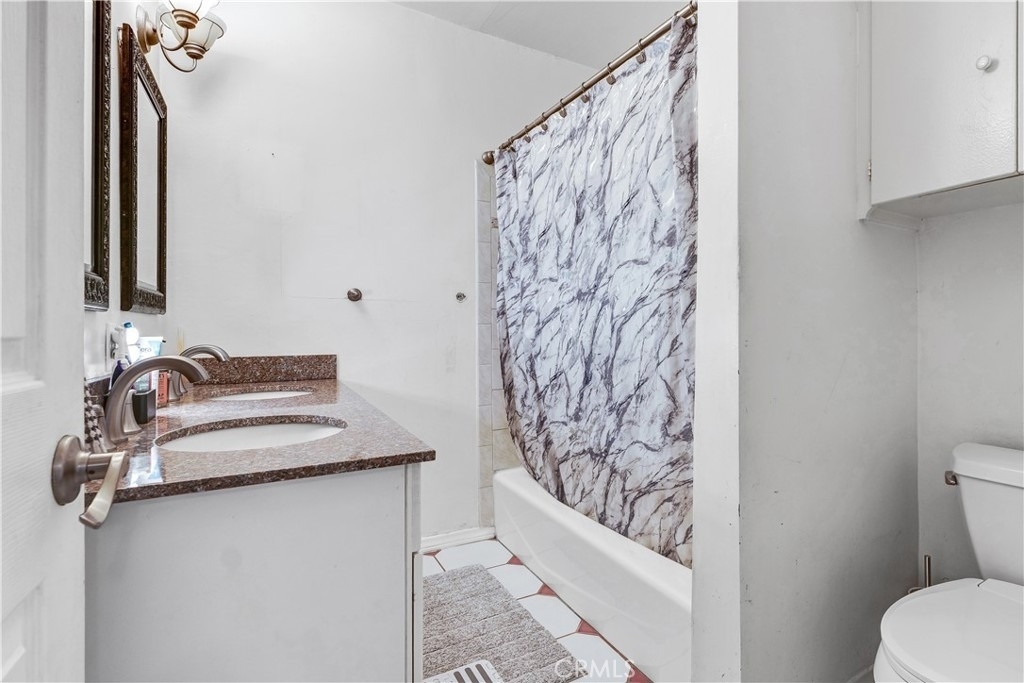4919 Newcastle Avenue - Photo 16