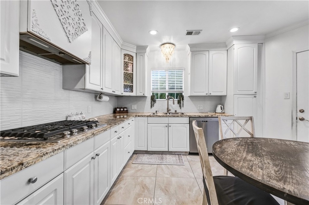 4919 Newcastle Avenue - Photo 8