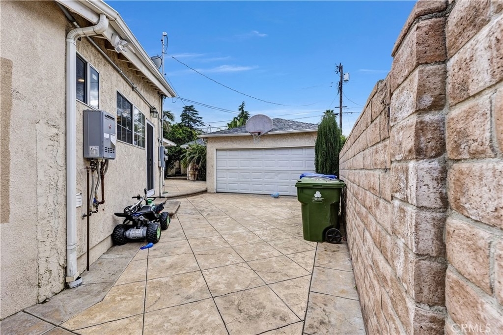 4919 Newcastle Avenue - Photo 24