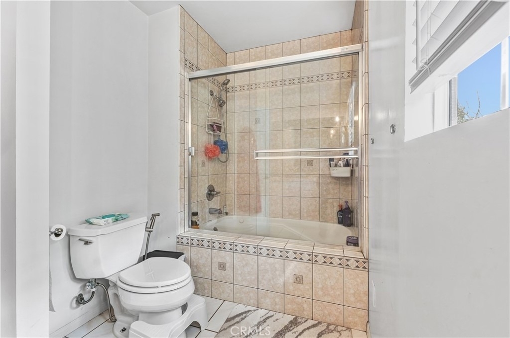 4919 Newcastle Avenue - Photo 19