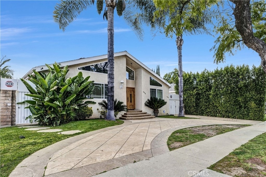 4919 Newcastle Avenue - Photo 0