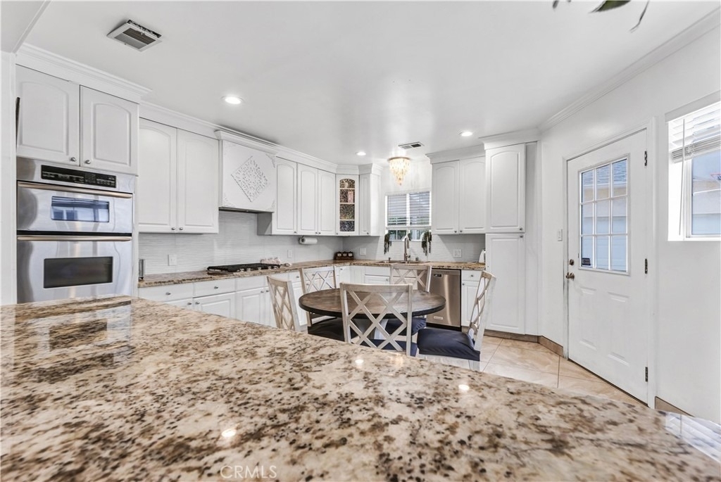 4919 Newcastle Avenue - Photo 6