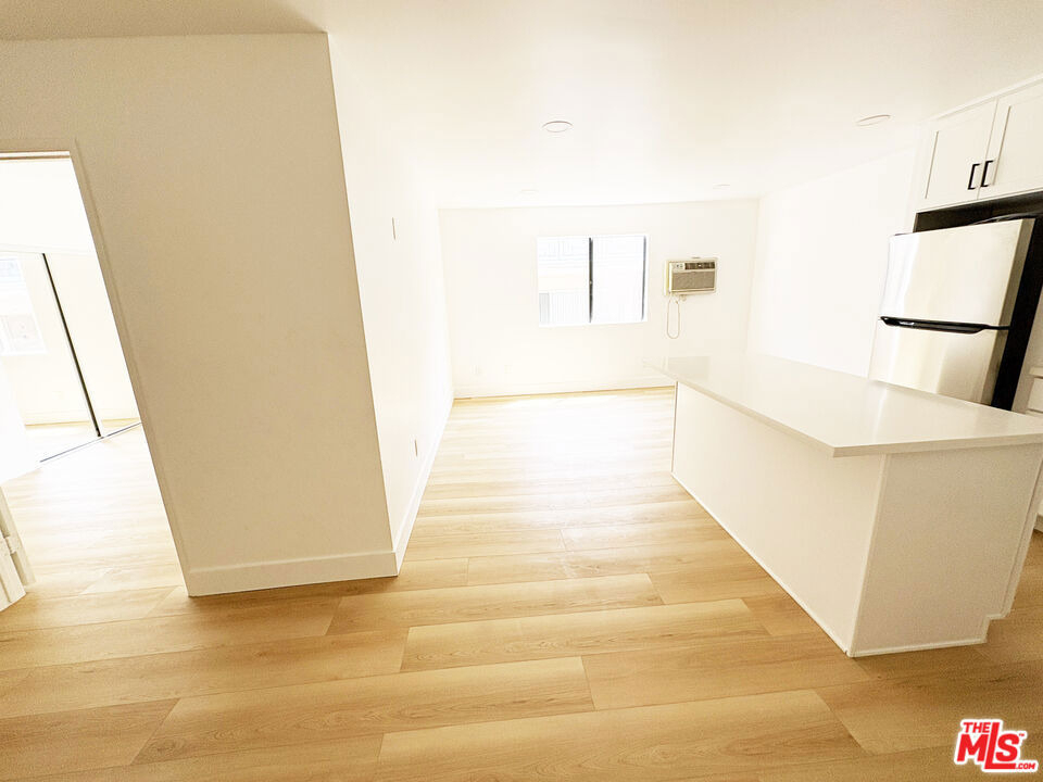 5440 Carlton Way - Photo 10