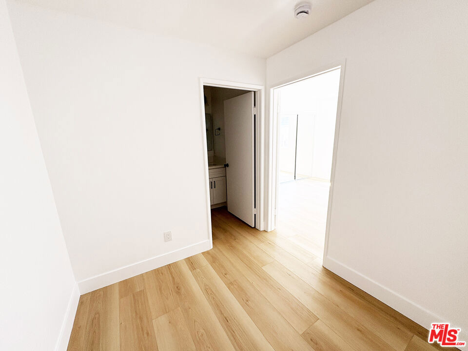 5440 Carlton Way - Photo 9