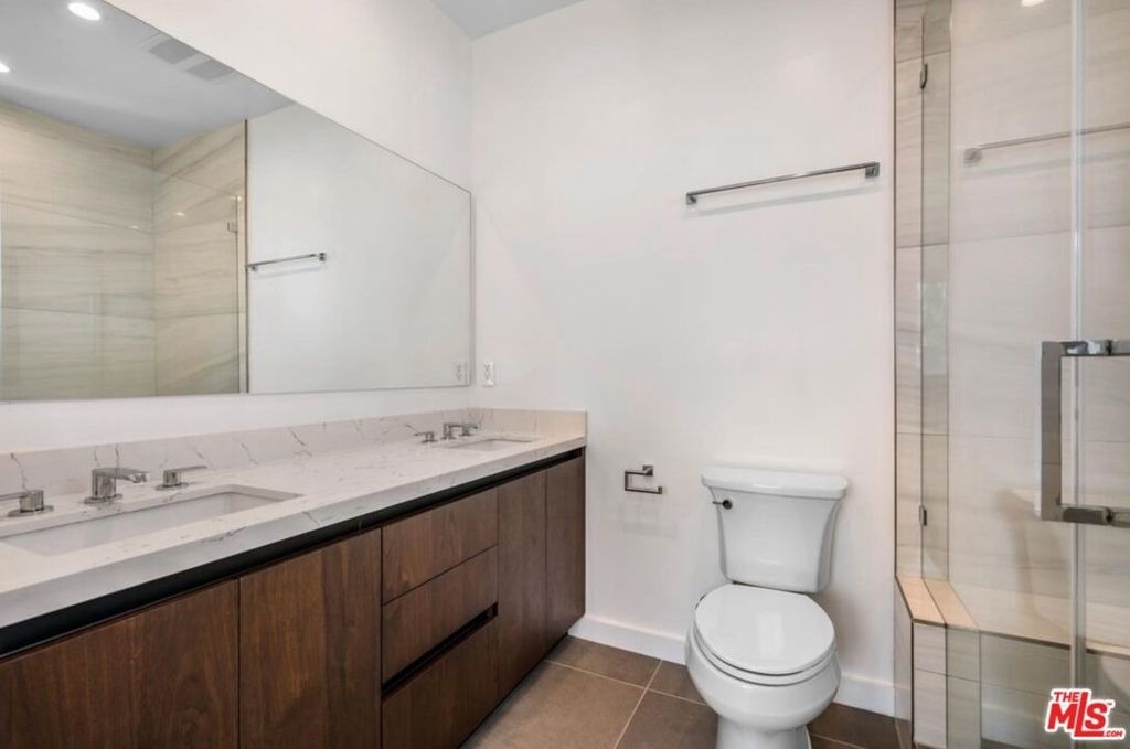 530 N Hayworth Avenue - Photo 10