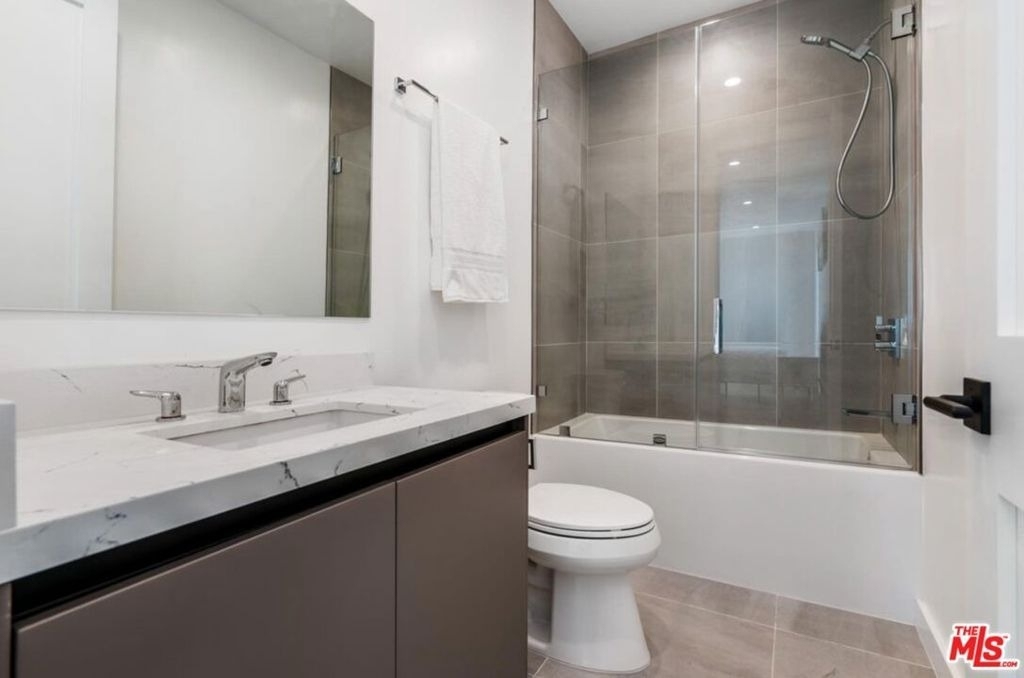 530 N Hayworth Avenue - Photo 8