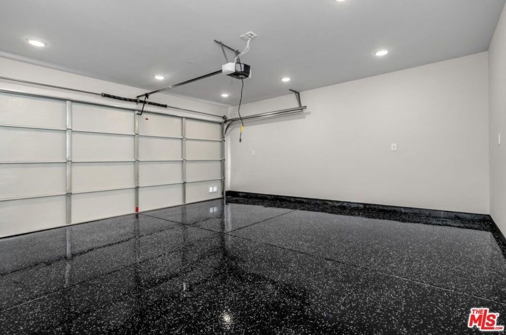 530 N Hayworth Avenue - Photo 13