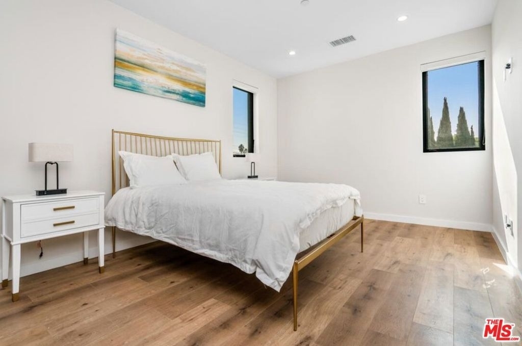 530 N Hayworth Avenue - Photo 9
