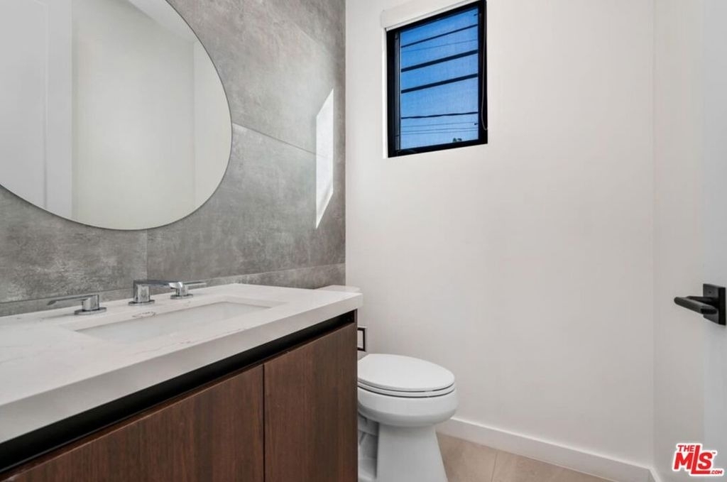 530 N Hayworth Avenue - Photo 5