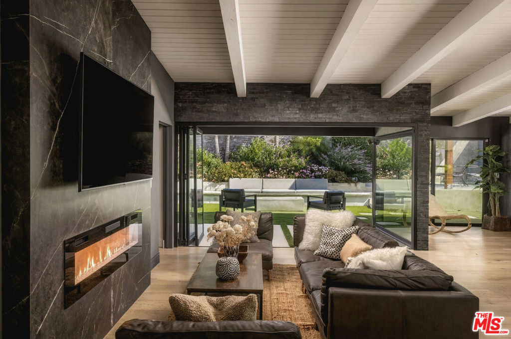 344 Arno Way - Photo 8