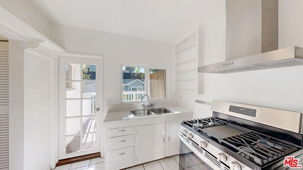 2107 Vine Street - Photo 5