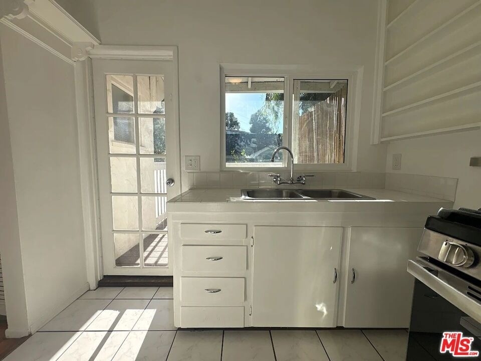 2107 Vine Street - Photo 7