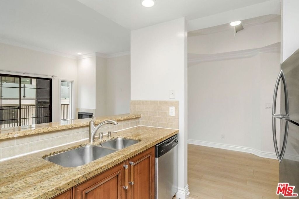 1415 Rexford Drive - Photo 6