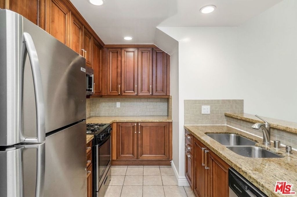 1415 Rexford Drive - Photo 5