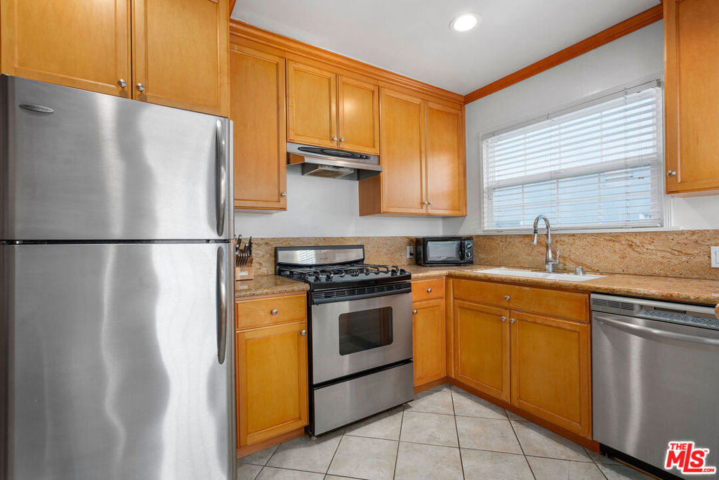 9645 W Olympic Boulevard - Photo 8