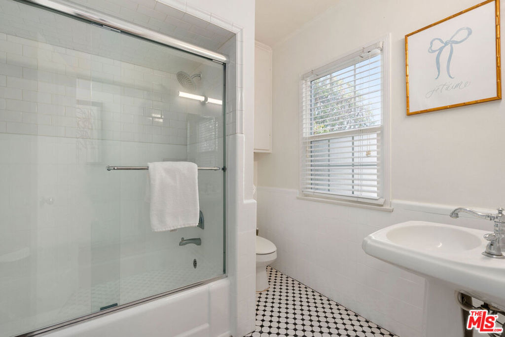 9645 W Olympic Boulevard - Photo 13