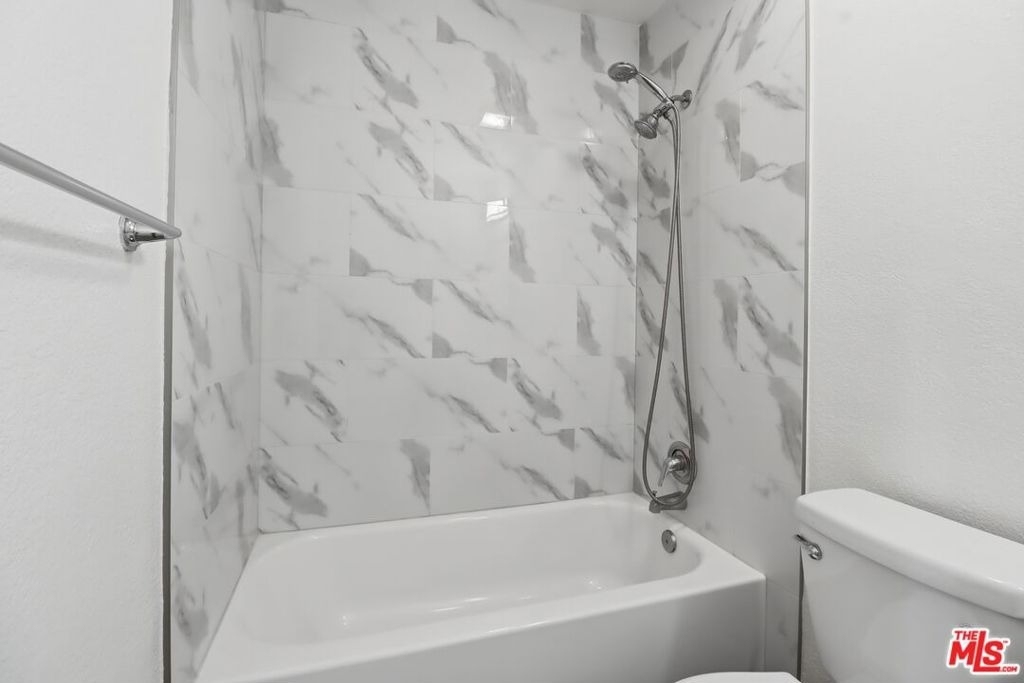2511 Easton Place - Photo 12
