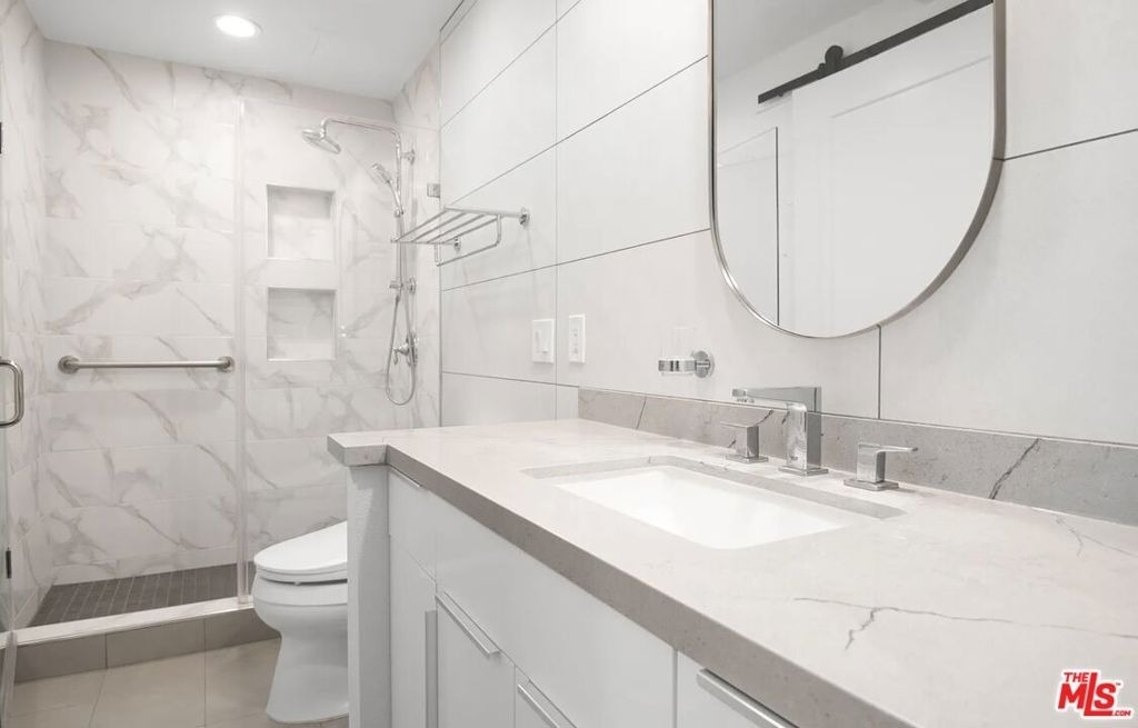 620 S Gramercy Place - Photo 1