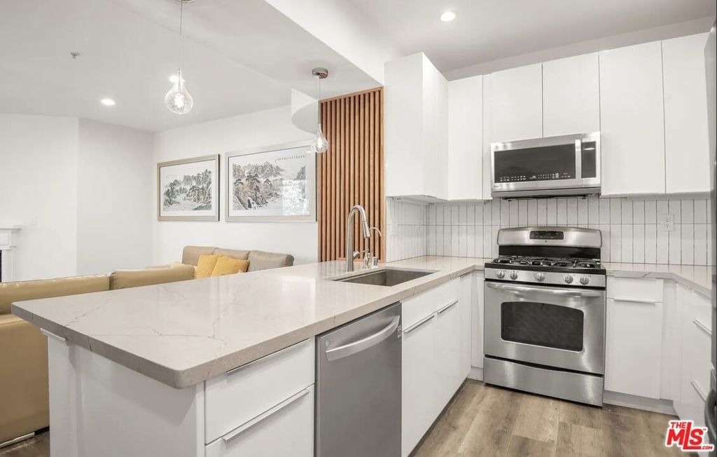 620 S Gramercy Place - Photo 0