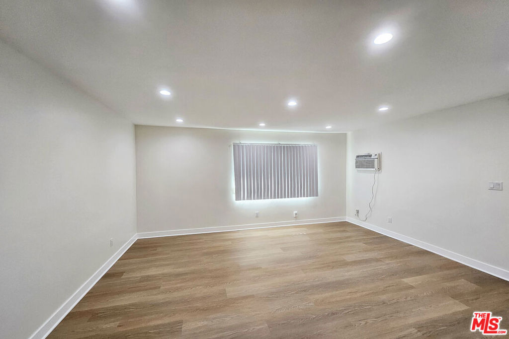 1341 N Keystone Street - Photo 4