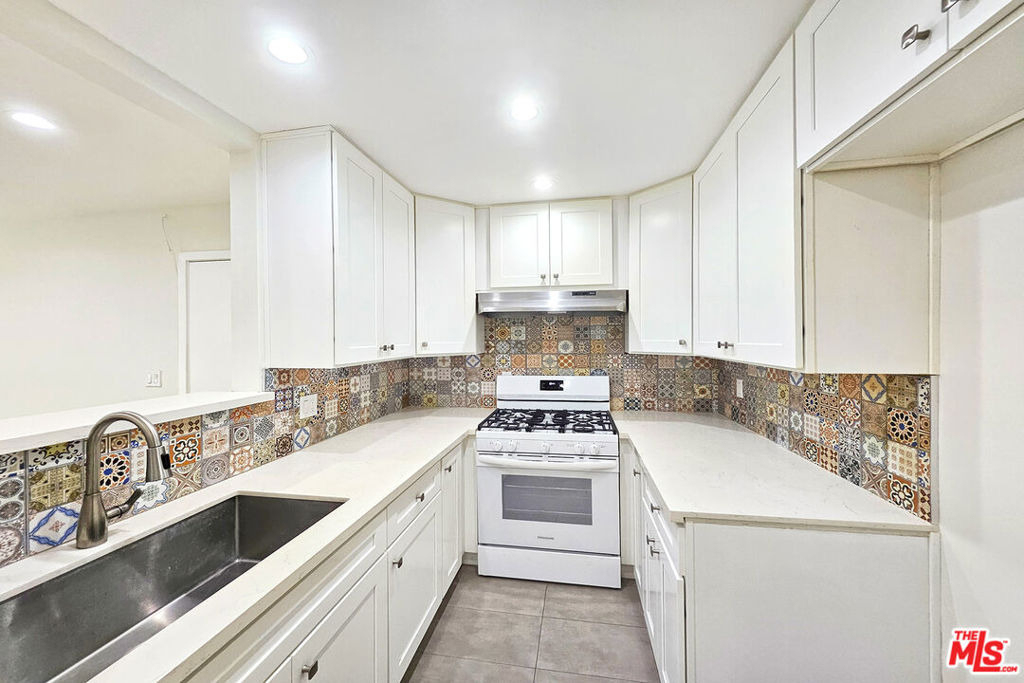 1341 N Keystone Street - Photo 5
