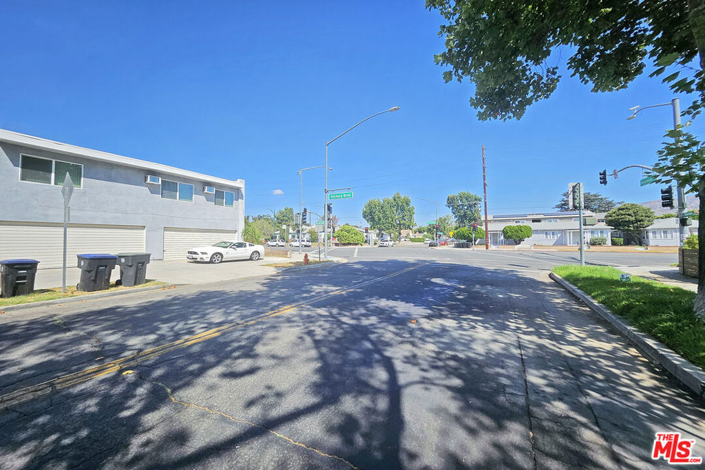 1341 N Keystone Street - Photo 21