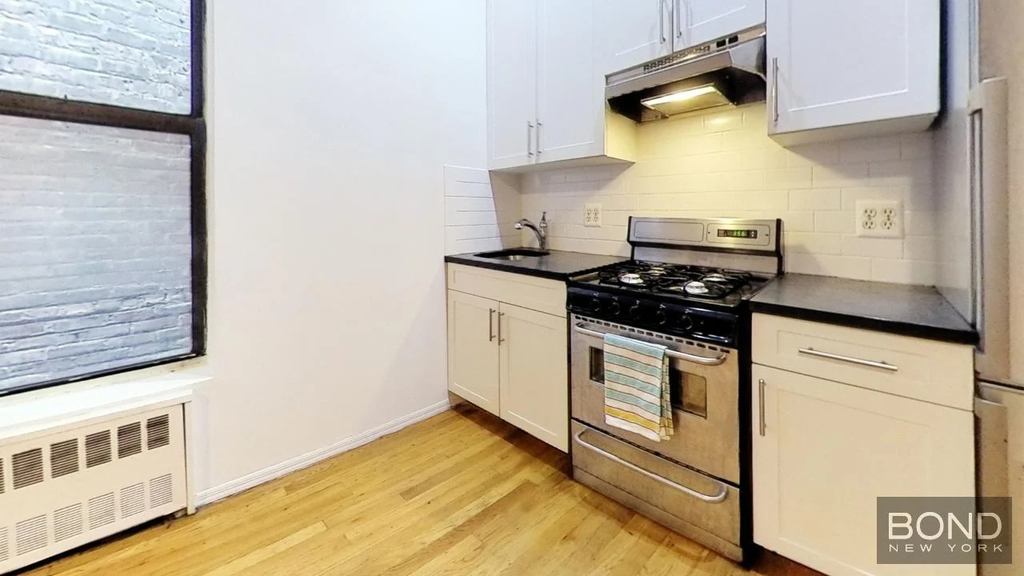 1297 Lexington Avenue - Photo 1