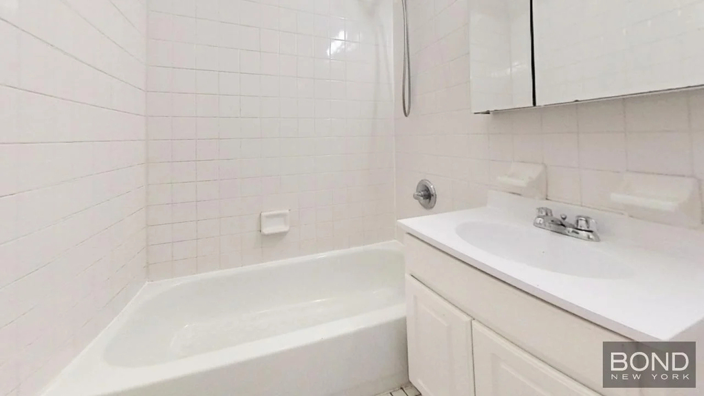 1297 Lexington Avenue - Photo 5