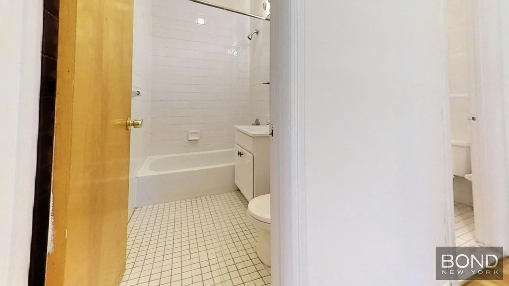 1297 Lexington Avenue - Photo 3